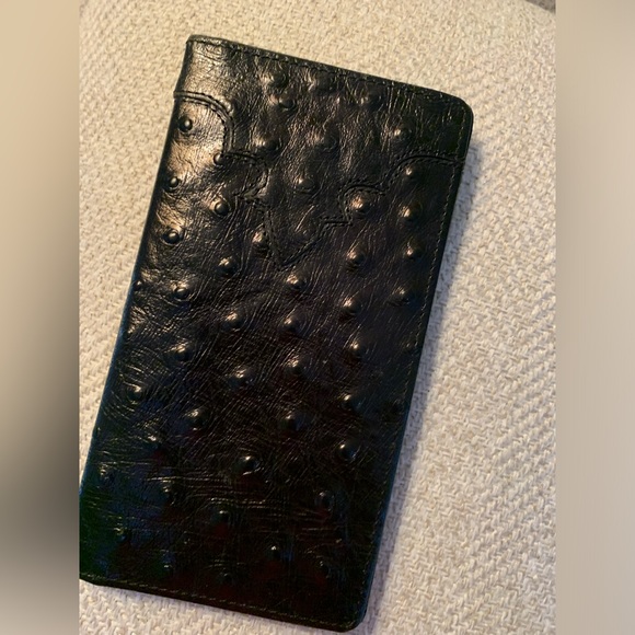 TEXTURED BLACK LEATHER bi-fold wallet.  Excellent condition.  Compartments!!! - Picture 1 of 6